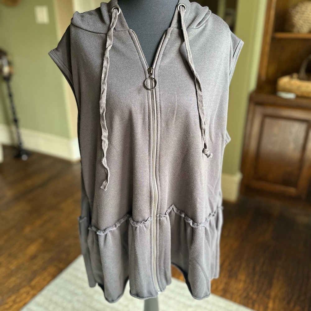 Gray Sleeveless Hoodie Vest